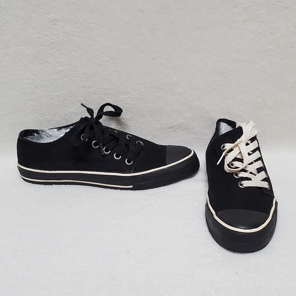 VINTAGE Retro Y2K Juicy Couture Black Asymmetric Lace-up Canvas Low Top Sneakers